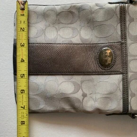 Coach Metallic Sutton Signature Swingpack - Picture 3 of 7